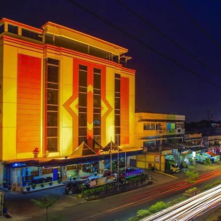 Grand Hotel Джамбі Екстер'єр фото
